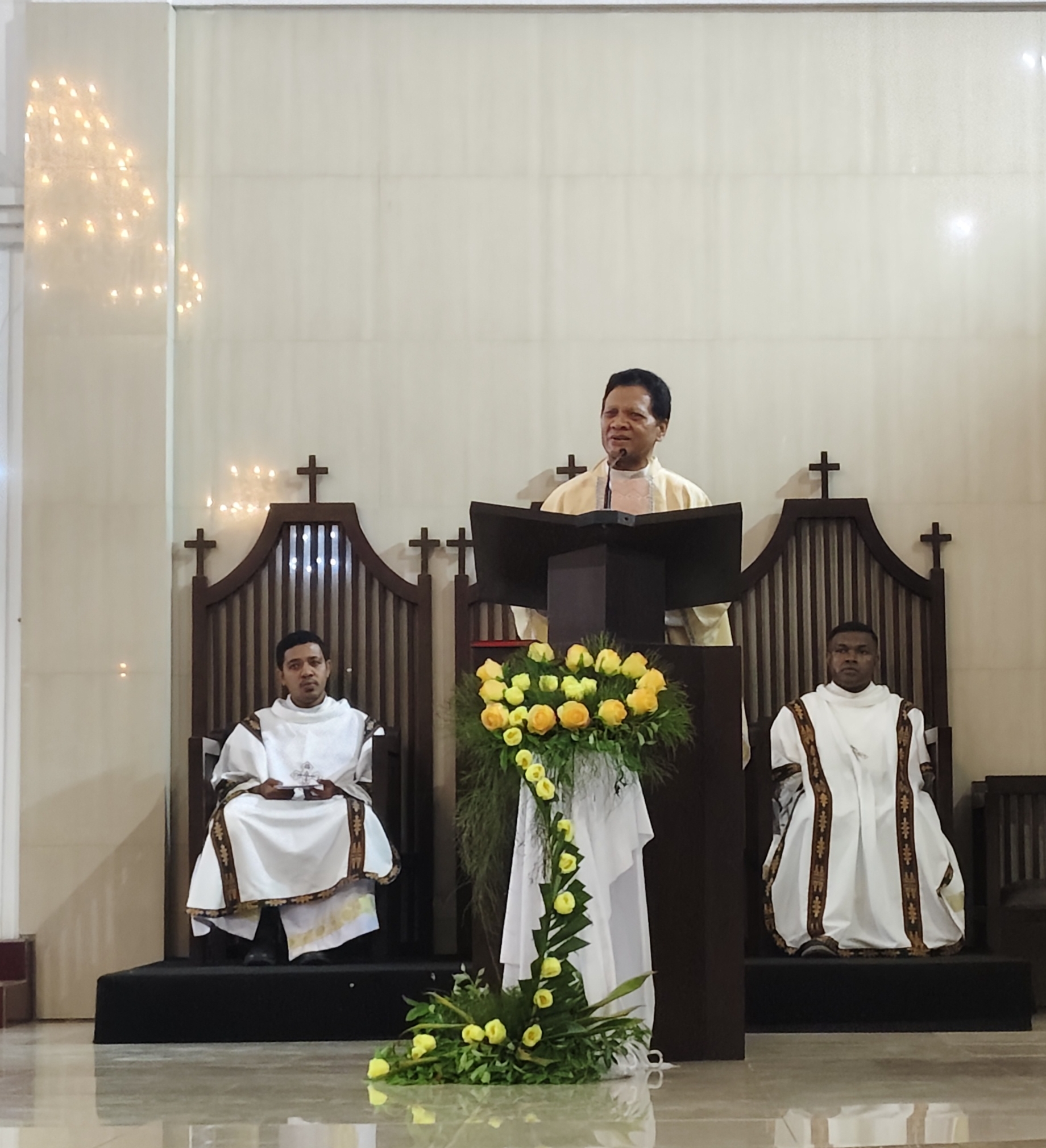 Pater Sebas Wadjang, SVD (Pastor Paroki Santa Familia Sikumana)